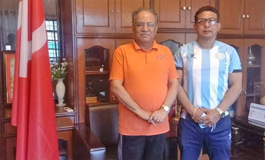 खुमलटार पुगेर प्रचण्डलाई भेटे दीपक मनाङेले